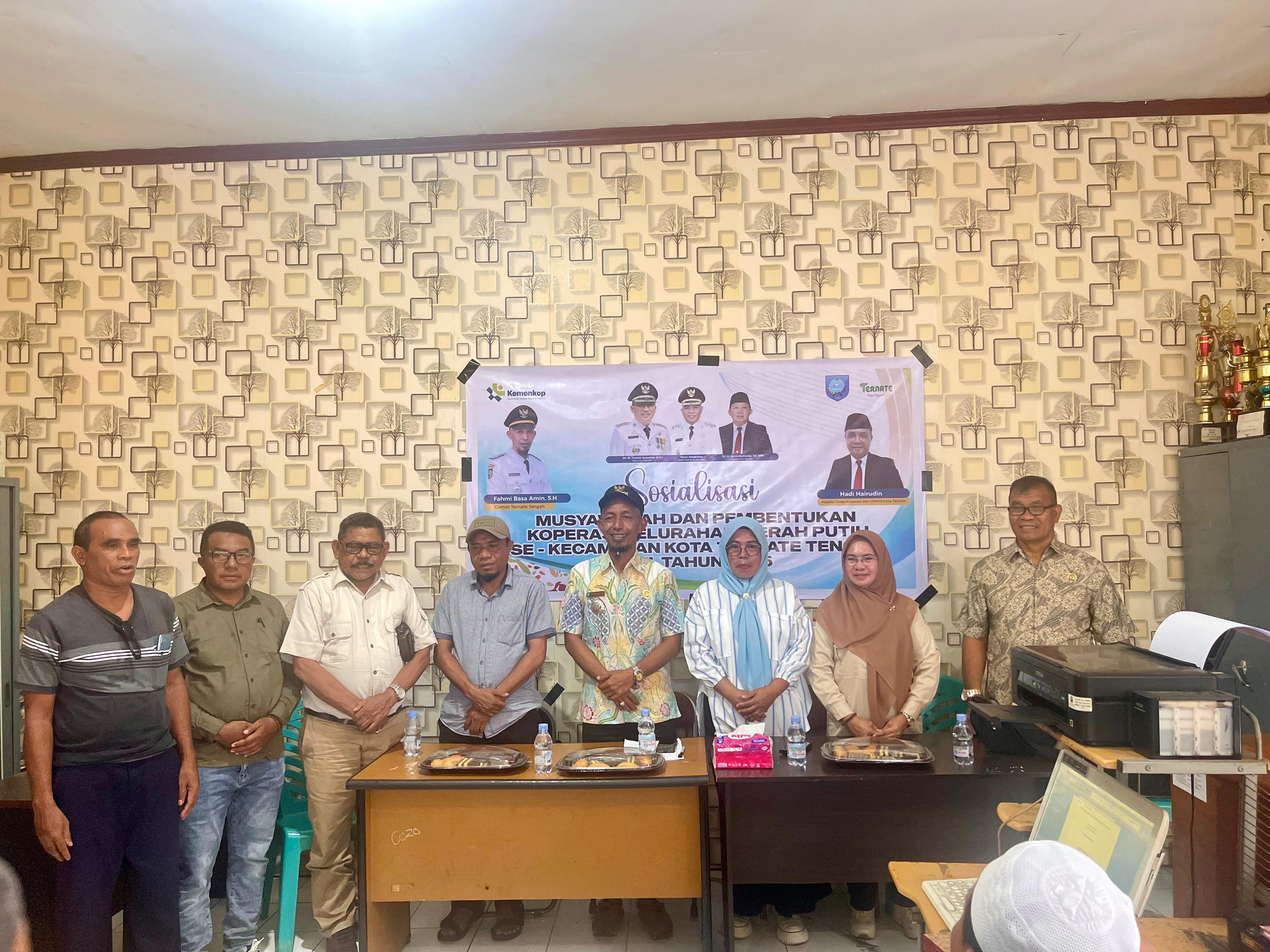 Sosialisasi Pembentukan Koperasi Merah Putih di Kelurahan Moya, Ternate Tengah